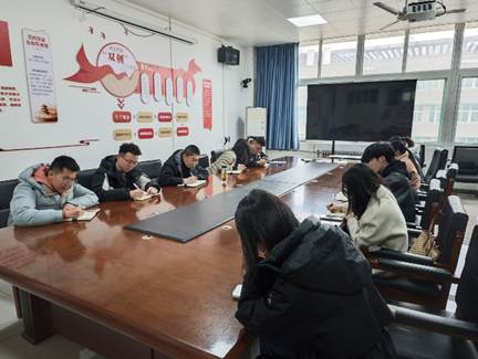 会议室里的人们 AI 生成的内容可能不正确。